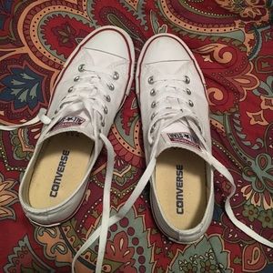 *MUST GO* Low top white converse