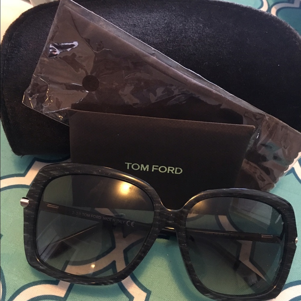 Linda Butterfly Tom Ford Sunglasses grey & black