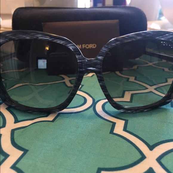 Linda Butterfly Tom Ford Sunglasses grey & black main image 5