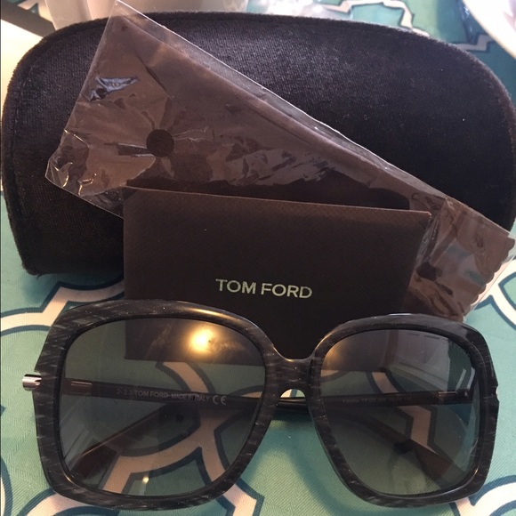 Linda Butterfly Tom Ford Sunglasses grey & black main image 4