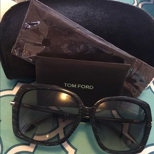 Linda Butterfly Tom Ford Sunglasses grey & black