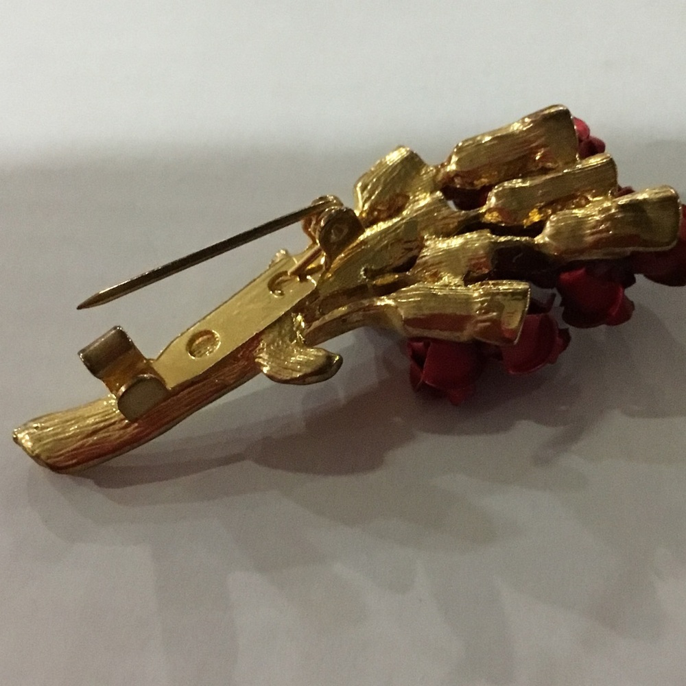 Red Roses 🌹Vintage Brooch - Picture 6 of 7