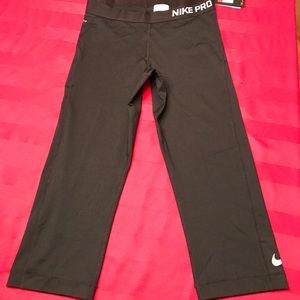 New/Never worn Nike Pro dry fit cropped leggings