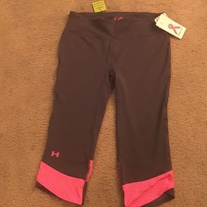 NWT💖 Under Armour capris work out pants sz Lrg💕