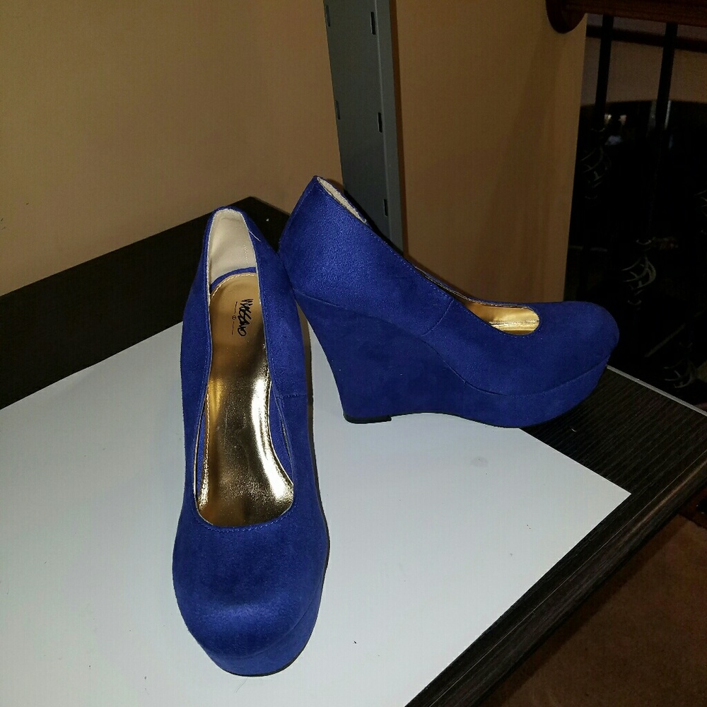Blue wedges