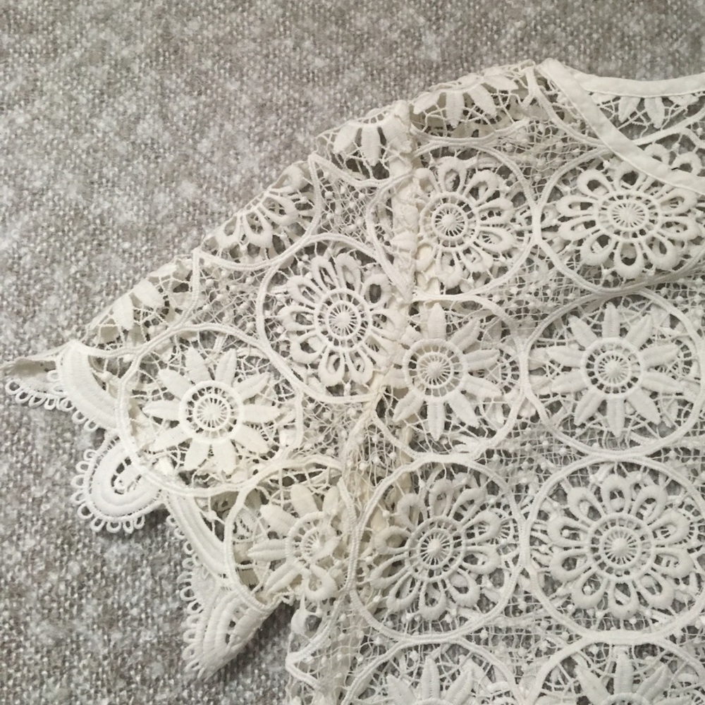 Banana Republic Eyelet Top, Size Small - Picture 5 of 8