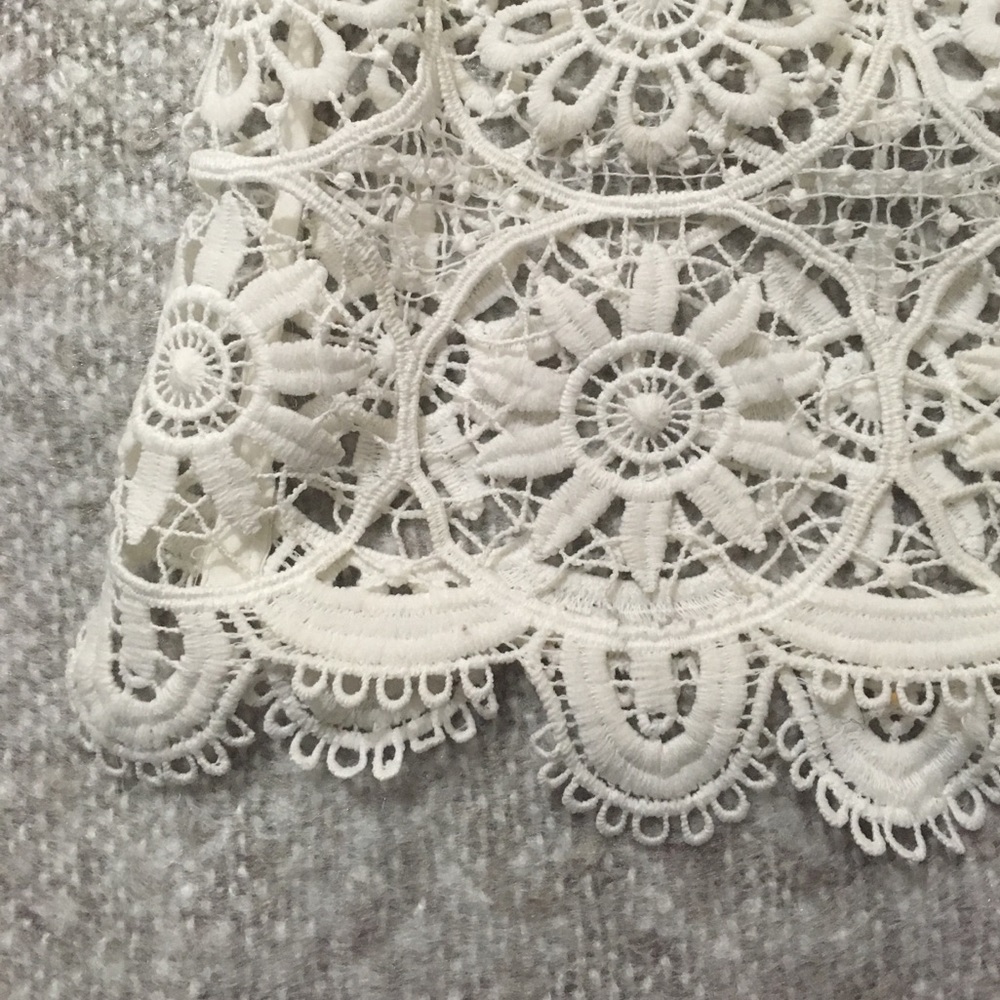 Banana Republic Eyelet Top, Size Small - Picture 7 of 8