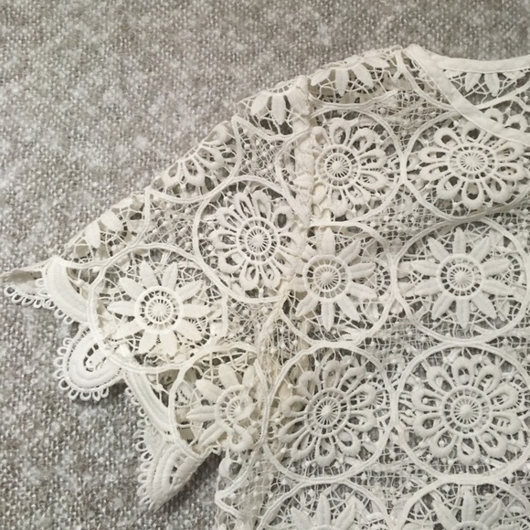 Banana Republic Eyelet Top, Size Small - Picture 5 of 8