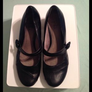 Black like new Life Stride Mary Janes