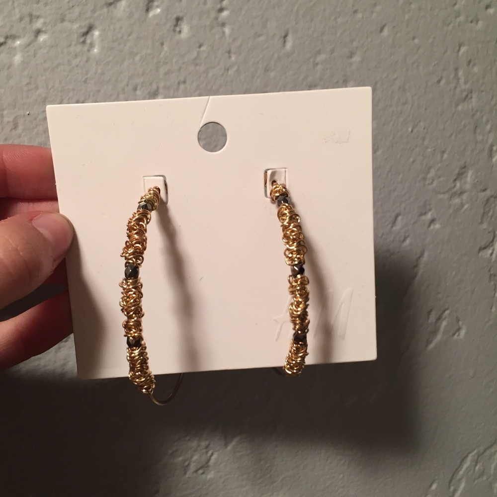H&M: Gold earrings✨