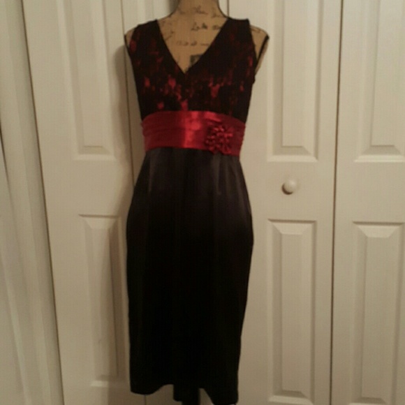 Dresses & Skirts - Elegant Black/Burgundy Dress
