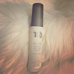 Urban Decay makeup setting spray