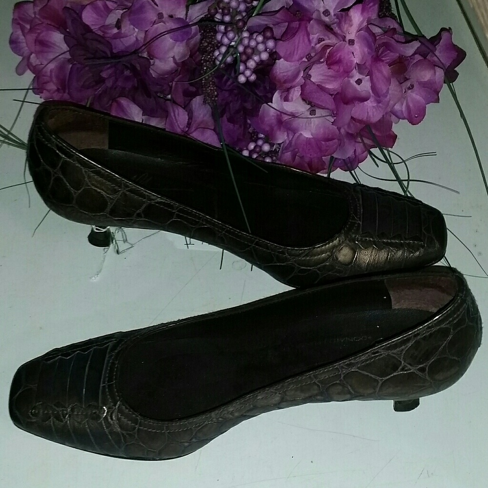 Eye-Catching SANCHI Kitten Low Heel Size 6