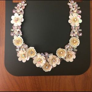 🎉NWT floral statement necklace