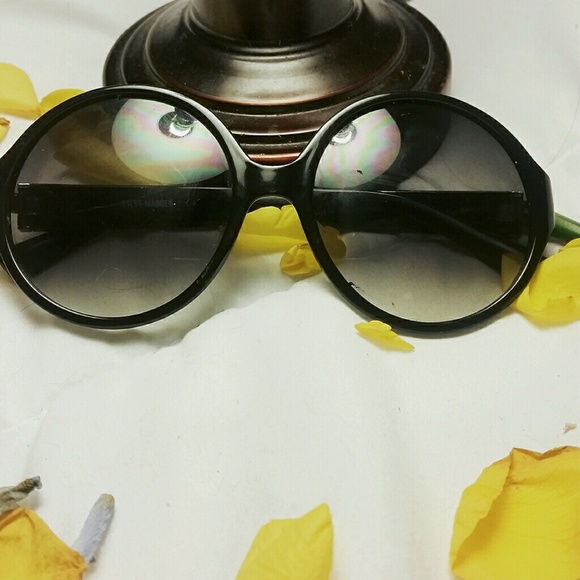Steve Madden Accessories - STEVE MADDEN BLACK CIRCLE SUNGLASSES