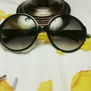 STEVE MADDEN BLACK CIRCLE SUNGLASSES