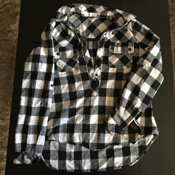 Tops - Black & white flannel