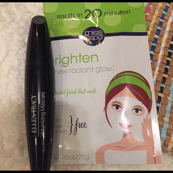 ✨SOLD✨Makeup bundle - Picture 2 of 4