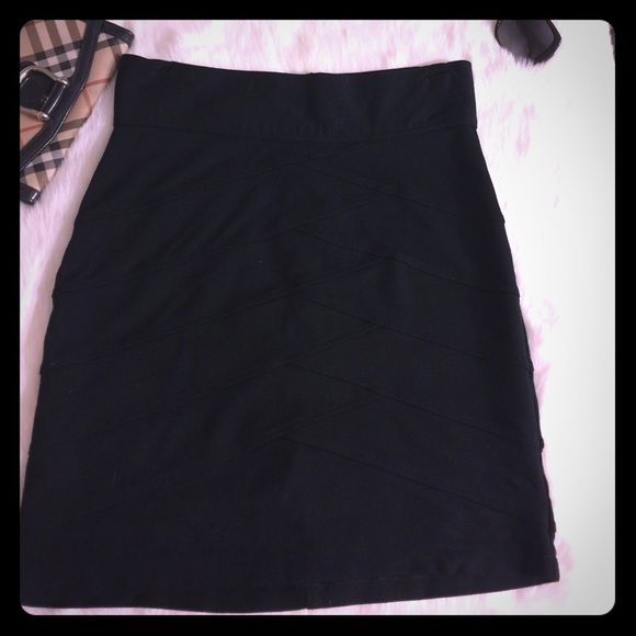 Forever 21 Dresses & Skirts - NWOT Black Fitted Pleated Mini Skirt Black Silver