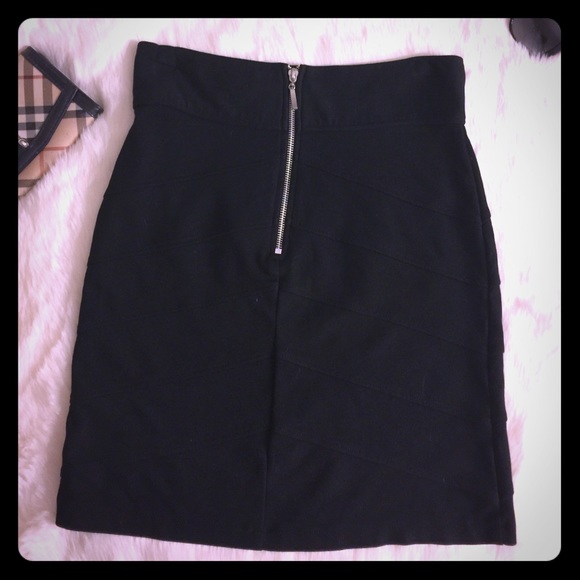 NWOT Black Fitted Pleated Mini Skirt Black Silver - Picture 2 of 5