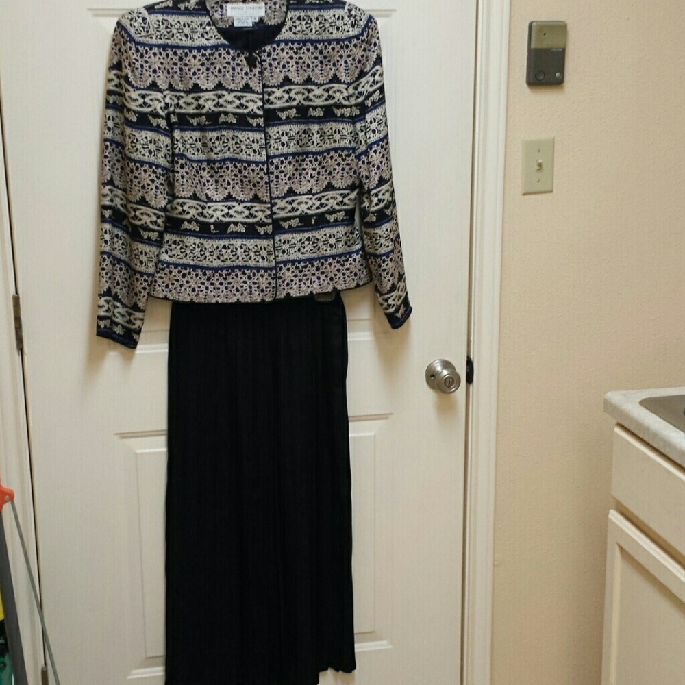 Maggie London jacket and skirt 100% silk