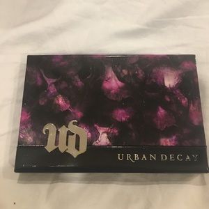 Urban Decay eyeshadow palette