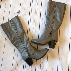 2 lips too wide calf boots EUC gray size 7