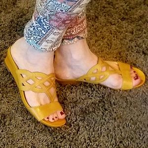 Comfortable Mustard Yellow N5 wedges.