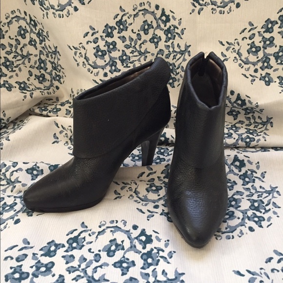 Banana Republic Booties - Picture 1 of 3