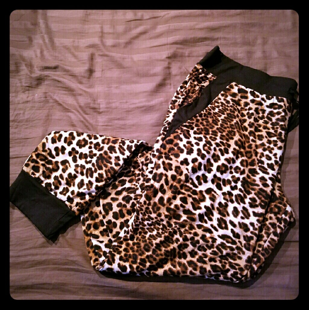Leopard joggers