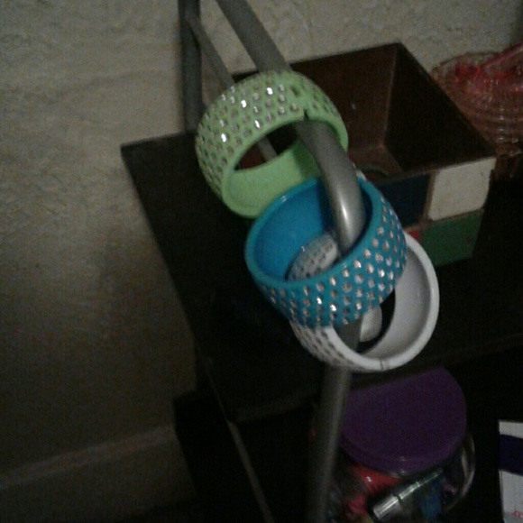 Bangle - Picture 1 of 2