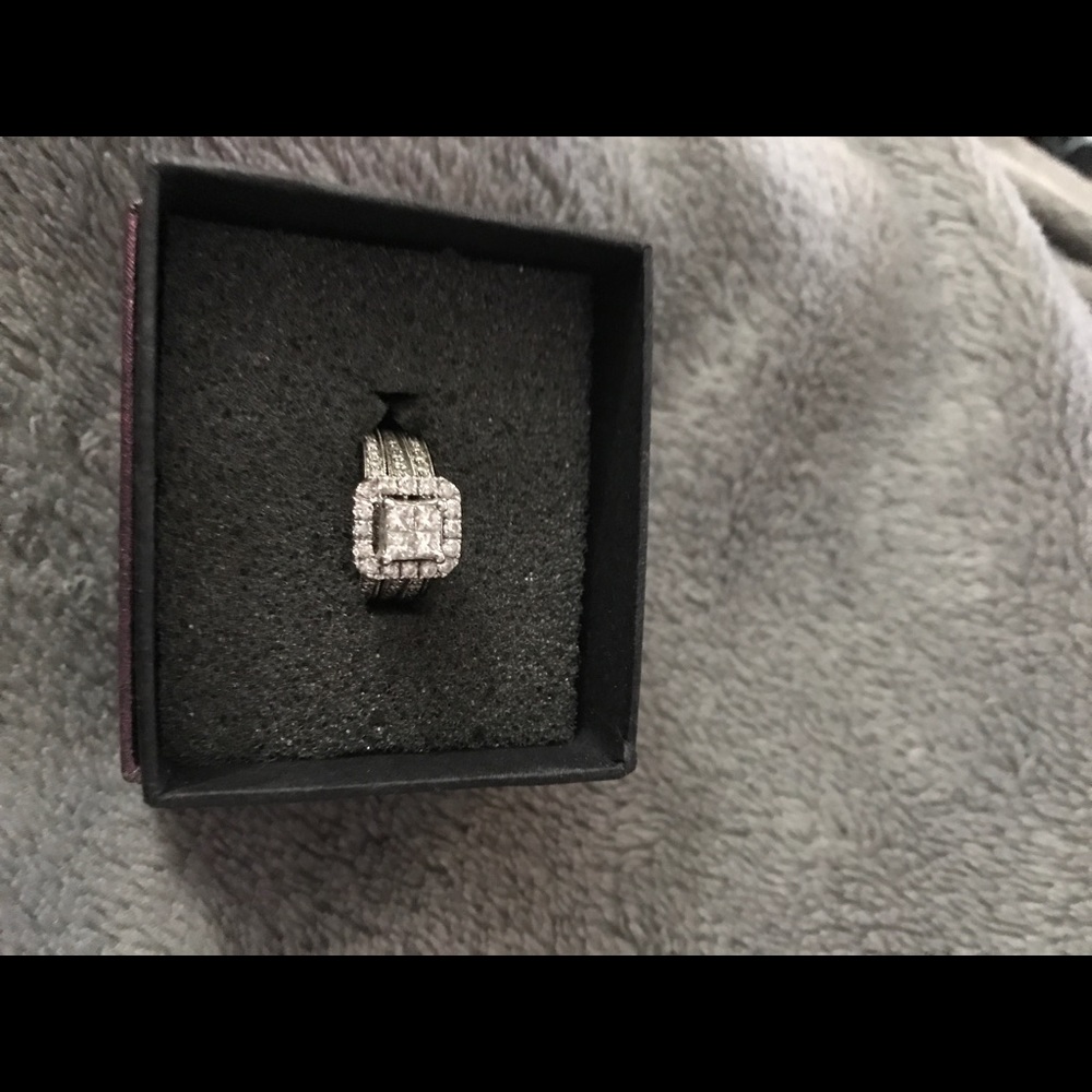 1 1/2 Carat 14k White Gold Ring - Picture 3 of 6