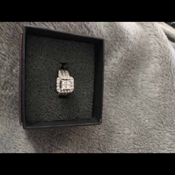 1 1/2 Carat 14k White Gold Ring - Picture 3 of 6