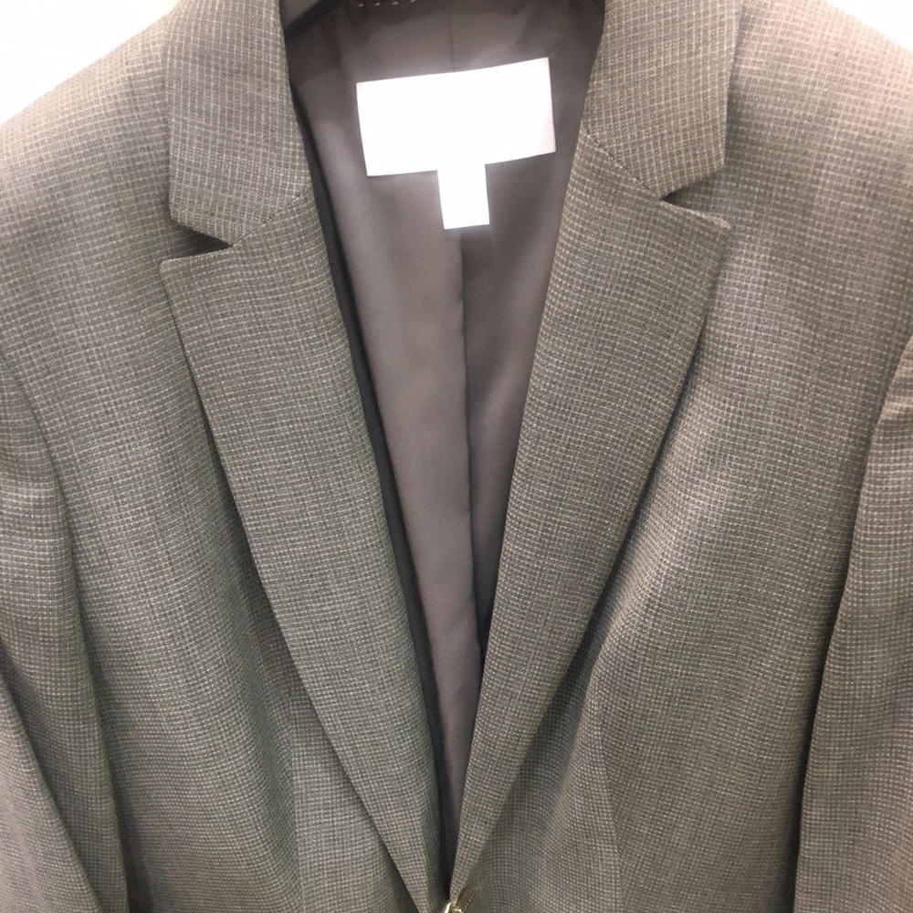 Women's gray tailored fit blazer
