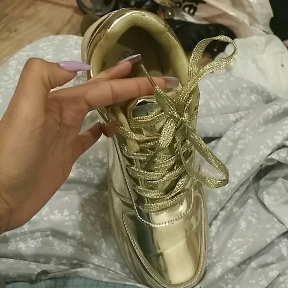 Light Up Shoes - Picture 2 of 3