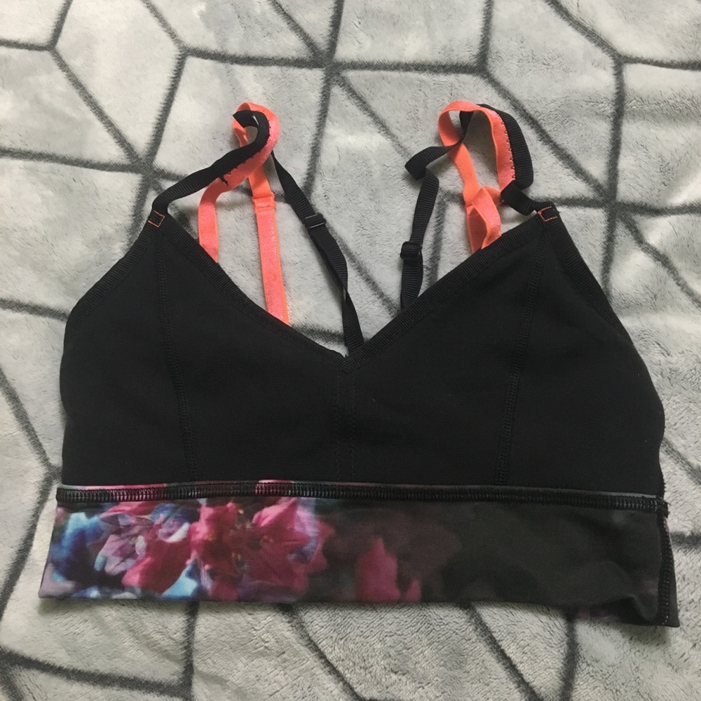 Lululemon sports bra