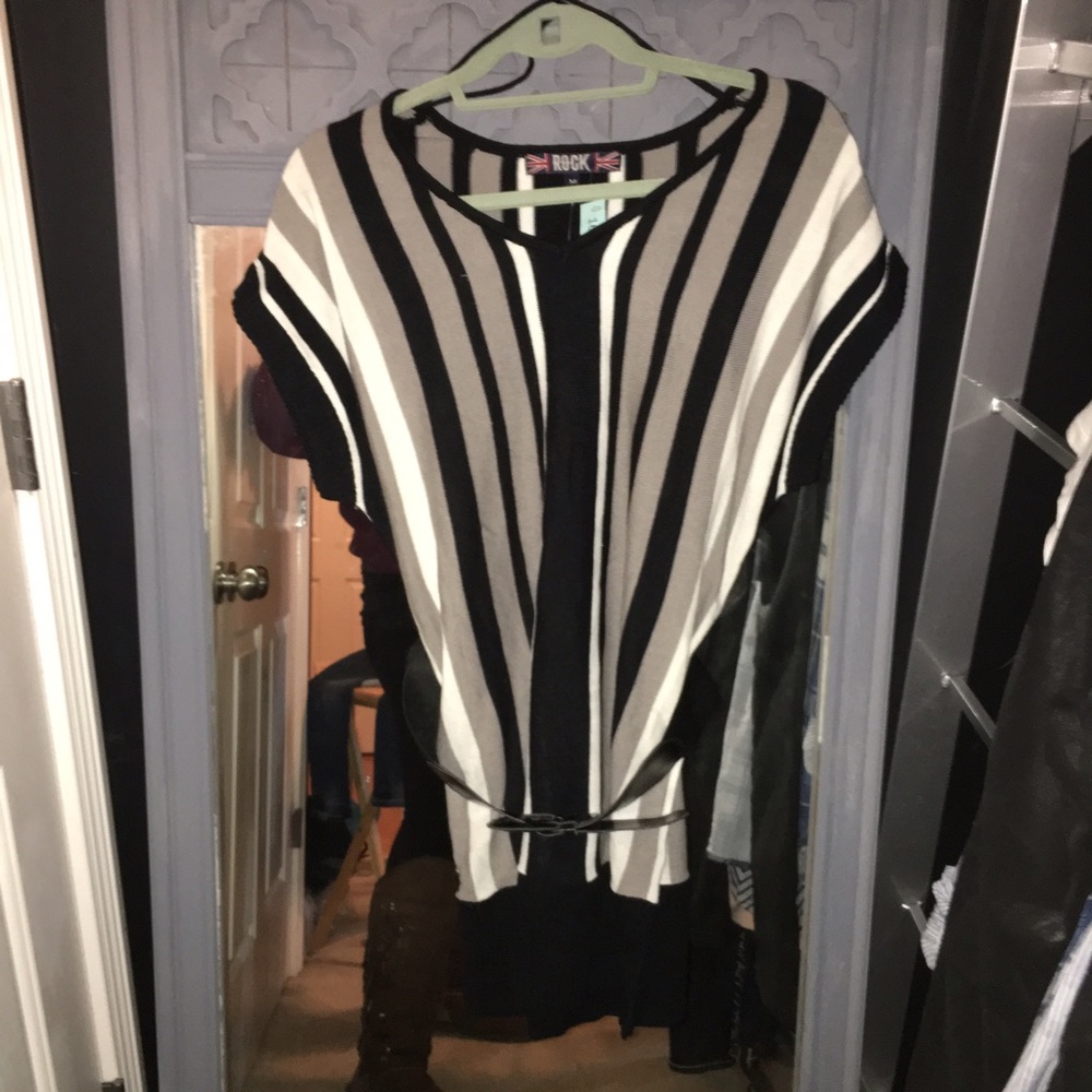 Sweater dress/top w Black Belt