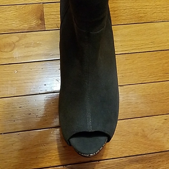 Paris Hilton / Brand new bpots - Picture 4 of 8