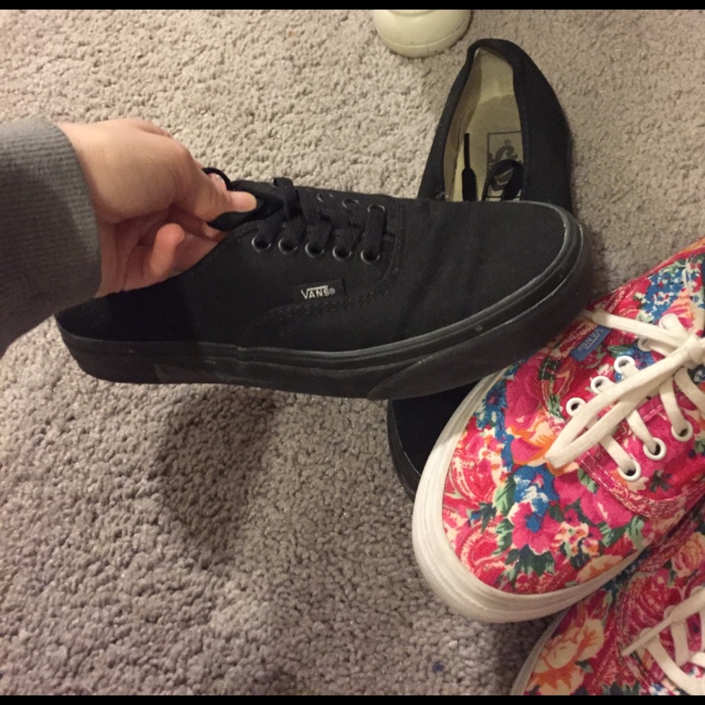 Vans - Picture 3 of 3