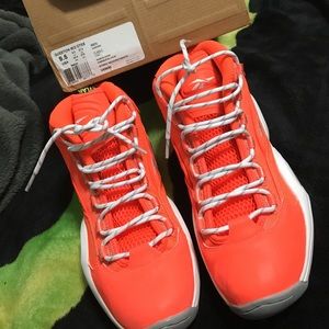 Reebok questions midtops (Allen Iverson)