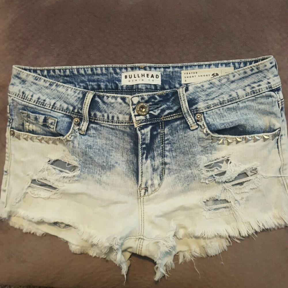 Bullhead frayed Short short.