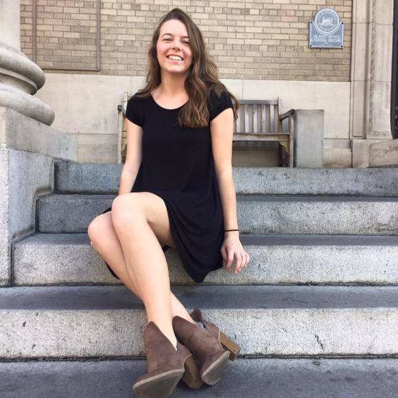 Meet your Posher, Emily - Picture 1 of 1