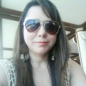 Meet your Posher, Dina