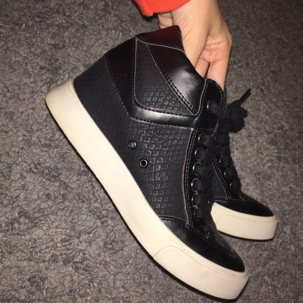 Steve Madden black sneaker size 6.5 women's - Picture 1 of 3