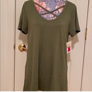 BNWT💚Super Cute Army Green Top💚Size Large💚