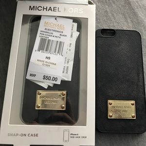 2 Michael Kors iPhone 6/6s . Brand new (receipt )