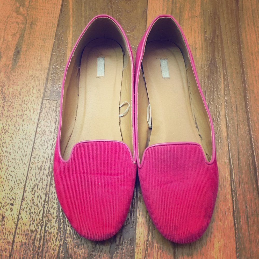 Adorable corduroy pink loafers