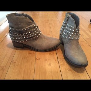 NEW tan ankle boots
