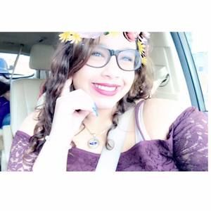 Meet your Posher, Dominique