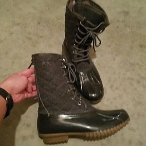 Duck boots
